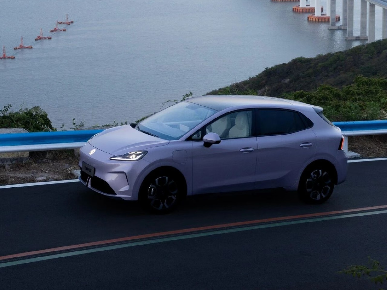 和全新MG4打卡海边心动时刻